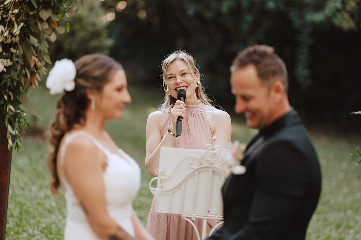 how to choose a wedding celebrant in cairns